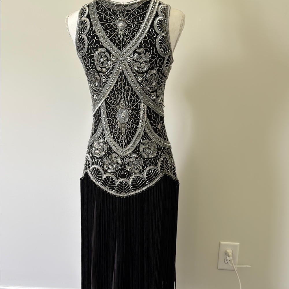 Elegant Flapper Style Black and Silver Women's Dress - Picture 5 of 7